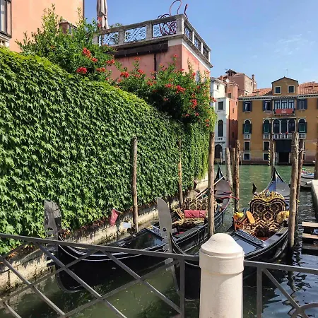 2960 Ca Frari Apartmán *