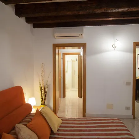 2960 Ca Frari Apartmán *
